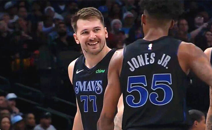 记者：巴洛特利与达曼协作的传闻不实，没有球队有意签下他（记者否认巴洛特利将与达曼联手的传闻，暂无球队愿意签下他）