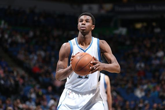 违反规则了，一支球队不能使用两名守门员（一支球队不得同时使用两名门将）