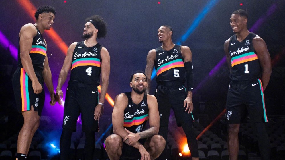 国米税前年薪排名：劳塔罗1660万欧第1，4人超千万（国米球员税前年薪榜：劳塔罗以1660万欧领跑，四将年薪破千万）