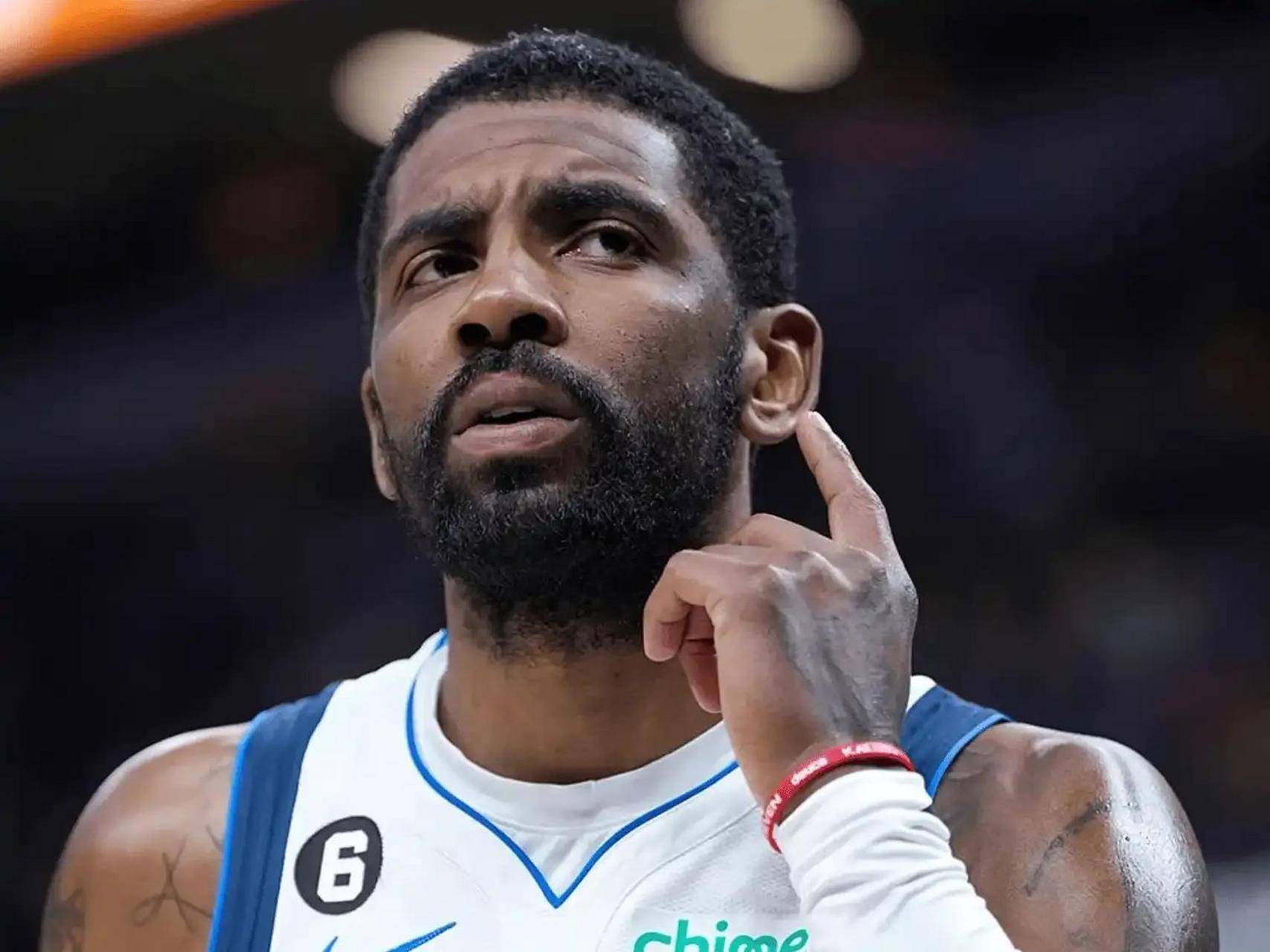 深入剖析胡明轩下半场表现：沟通与防守的不足（胡明轩下半场深度解读：沟通不畅与防守薄弱）