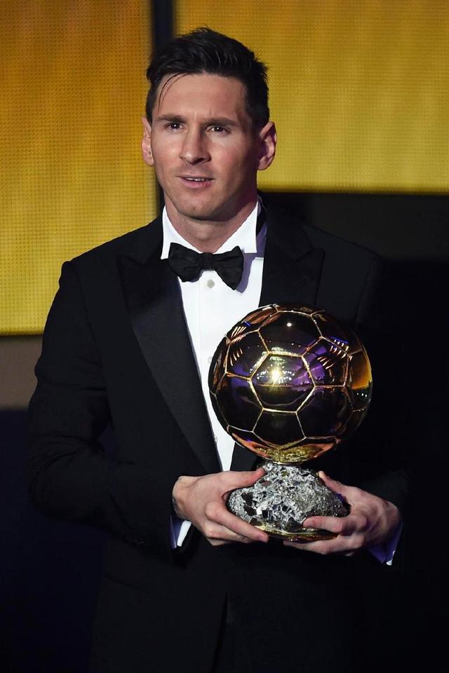 阿莫林抱头无奈！曼联队长补时踢飞空门+2次高射炮 尴尬40射门0球（阿莫林无奈抱头：曼联队长补时空门打飞再轰两脚高射炮，40次射门仍无进球）