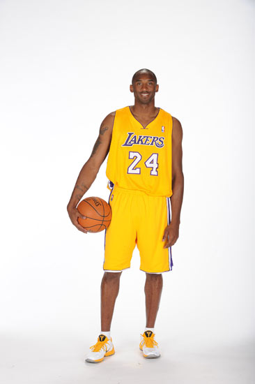 火力不够！斯玛特一人8记三分，其余湖人球员一共8记（火力不济！斯玛特轰进8记三分，湖人其余球员合计仅8记）