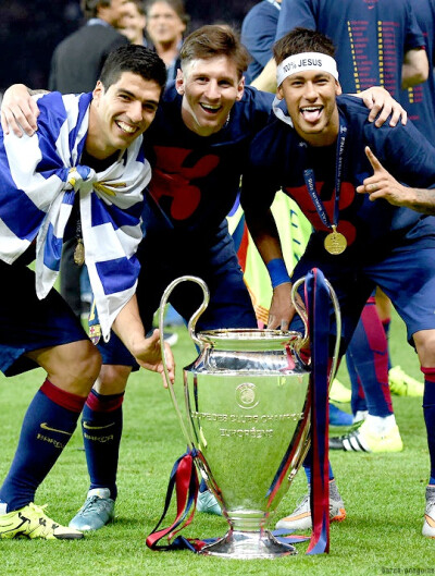 理疗师：DV9的伤和丁丁、卢卡库类似，可能需要3到5个月恢复（理疗师：DV9伤势类似丁丁和卢卡库，康复期或为3到5个月）