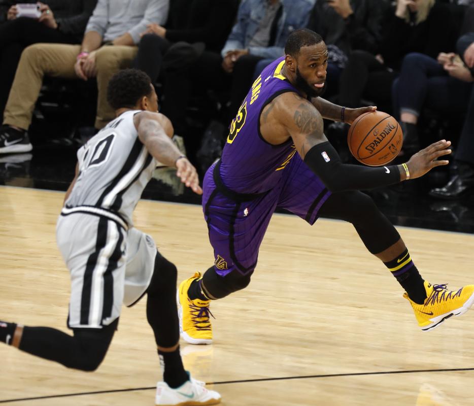 WCBA今日综述：广东豪取四连胜 新疆5人得分上双终止连败（WCBA今日回顾：广东斩获四连胜 新疆五人上双止住连败）