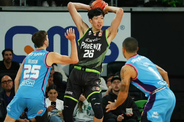 穆帅：葡萄牙体育有一人随便犯规都没事，我们仍在争冠行列（穆里尼奥：葡萄牙体育有人犯规不受罚，我们仍在冠军竞争中）