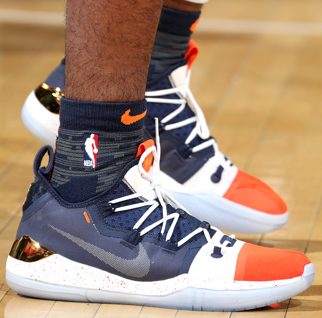 青岛西海岸主教练邵佳一成功保级，郑智接任后计划邀请黄博文、李雷雷等助教，助力球队发展。（邵佳一率青岛西海岸完成保级，郑智接任拟邀黄博文、李雷雷加盟教练组助力球队发展）