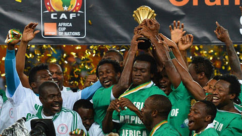 踢球者：凯恩当选2025年年度人物，他是德甲联赛的名片（《踢球者》：凯恩当选2025年度人物，被誉为德甲的门面）