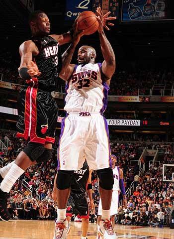 尼克斯近一个月胜场数联盟第一，多项数据位居联盟前列（尼克斯过去一个月胜场称霸联盟，多项统计名列前茅）