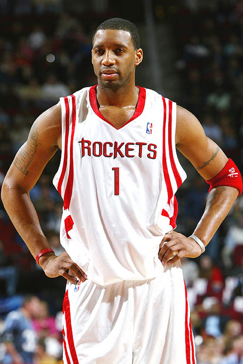 詹姆斯投篮与传球给八村哲的区别解析（詹姆斯投篮与给八村哲传球的差异解读）