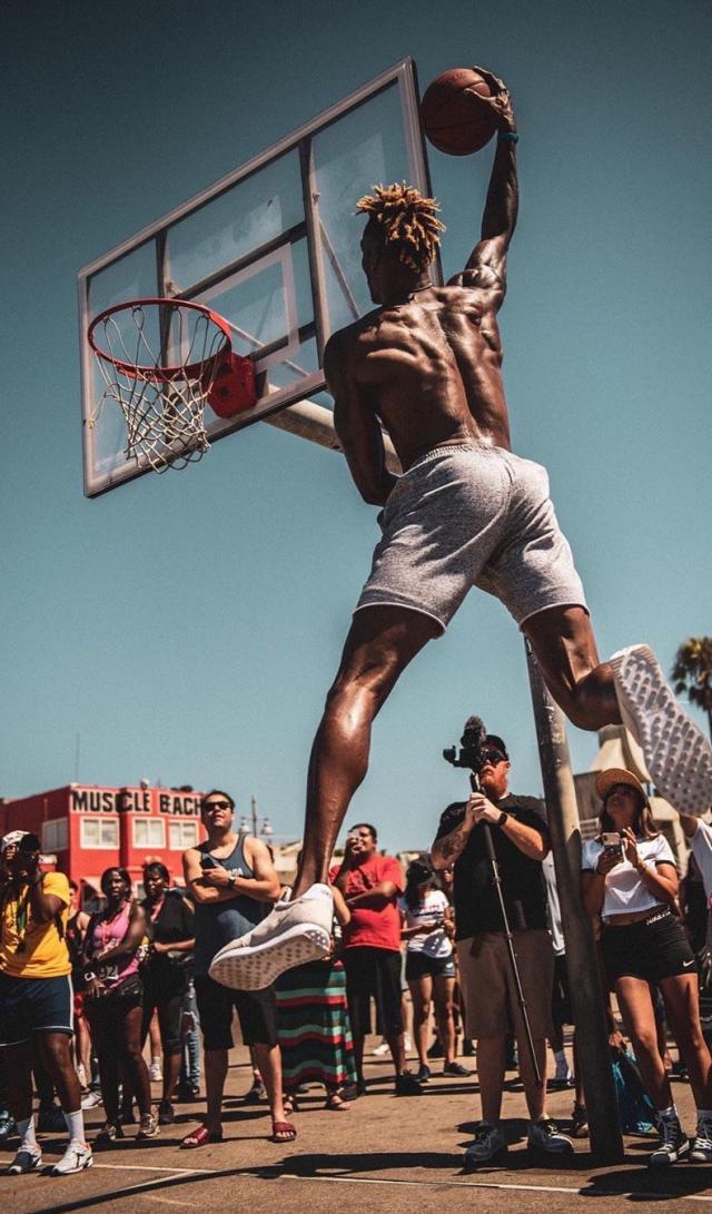 切尔西开放入场体验，可穿球鞋在斯坦福桥罚点球，价格175欧（切尔西上线球迷入场体验：可穿球鞋在斯坦福桥主罚点球，售价175欧元）