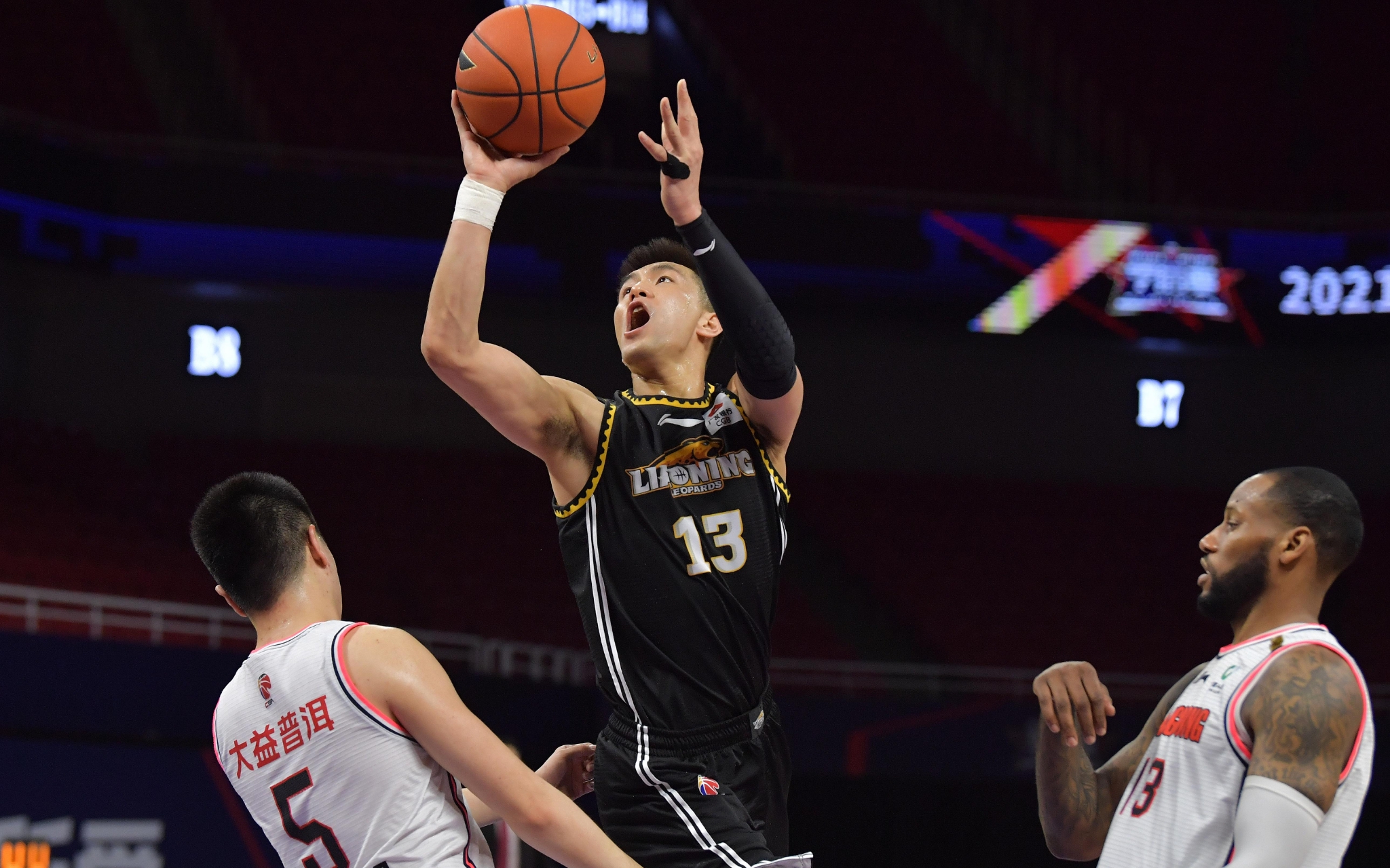 马德里城市的团体治疗：皇家马德里的困境与希望（马德里的集体疗愈：皇马的困局与曙光）