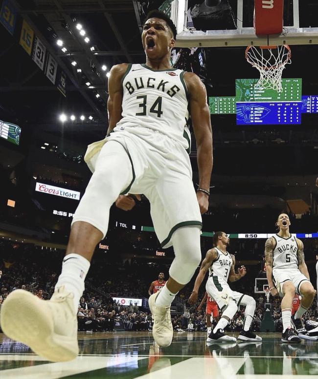 马刺新人连续爆发（马刺新生力量连连发威）