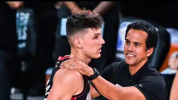 这边线球战术太机智了（这套边线球战术太妙了）