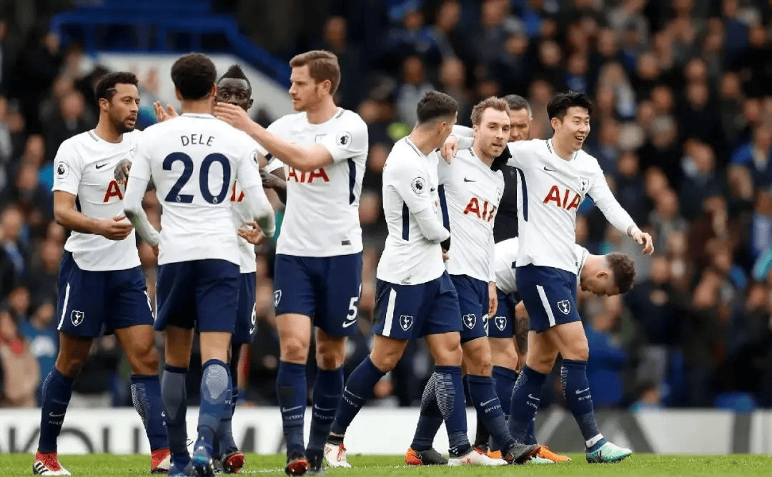 阿斯：巴萨和拜仁都有意桑托斯后卫索萨，后者被誉为新马塞洛（阿斯：巴萨、拜仁均看上桑托斯后卫索萨，他被誉为新马塞洛）