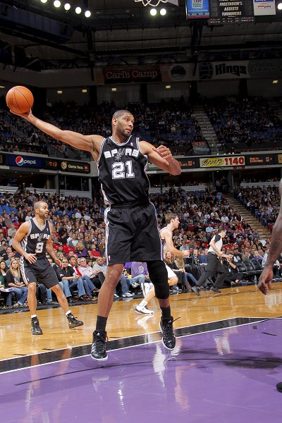 邮报：谢什科对曼联与纽卡都表达过兴趣，但他稍微倾向于红魔（邮报：谢什科同时考虑曼联与纽卡，但略偏向红魔）