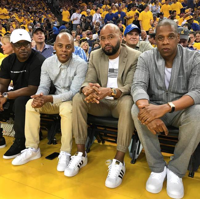 辽宁全场三分25中6，出现了高达23次失误（辽宁三分手感低迷25投仅6中，失误高达23次）