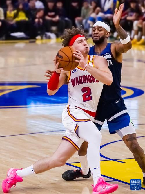 准备搞事？米切尔底角不讲理三分打停勇士 分差仅剩6分（米切尔底角命中强硬三分逼停勇士，分差缩至6分）